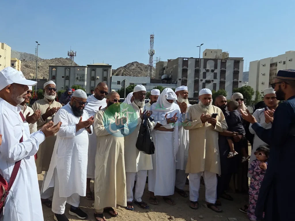 Pilgrims during Ziyarat